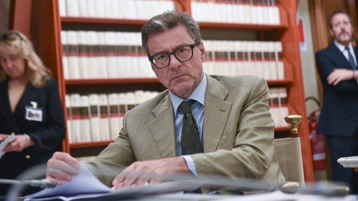 Conti pubblici, Giorgetti: stop alla manovra correttiva, ora confronto con Bruxelles sul deficit
