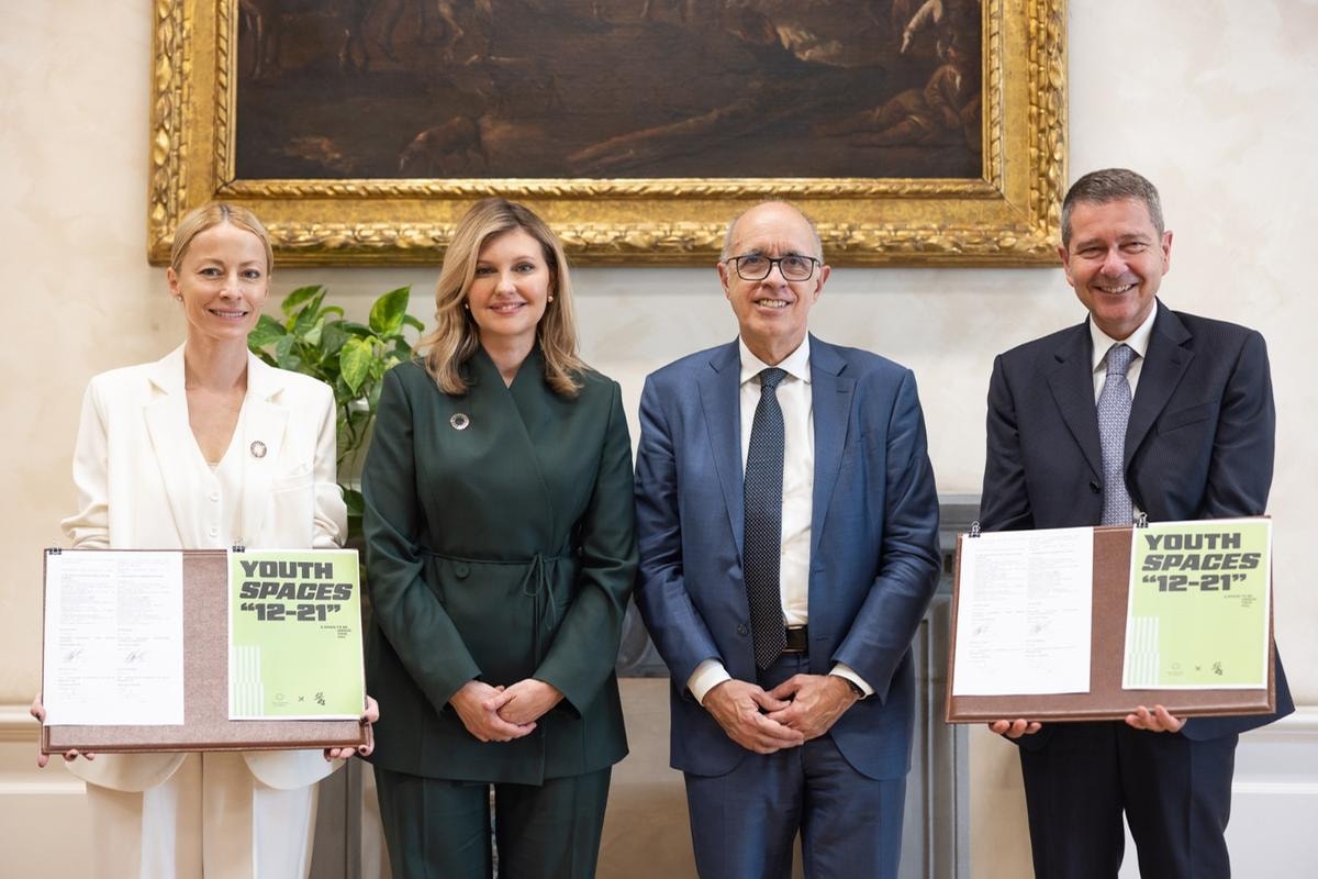 Ucraina, le fondazioni bancarie in campo per i giovani di Kiev: accordo da 1 milione con l’Olena Zelenska Foundation