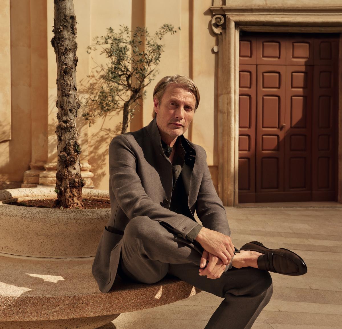 Mad for Mads Mikkelsen, da Hannibal alle sfilate ecco chi è il cattivo più elegante di Hollywood