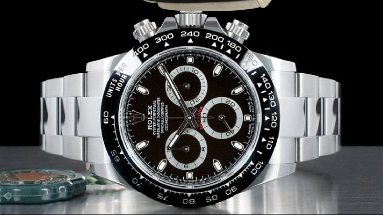 Opere d’arte, Rolex e champagne di lusso si comprano a quote: la formula di Collecto