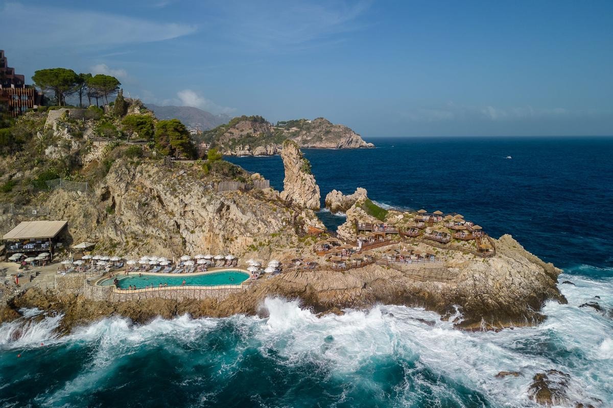 Taormina sotto i riflettori dopo il viaggio di nozze di Bezos e Sánchez