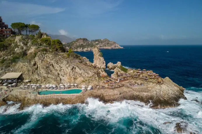 Taormina sotto i riflettori dopo il viaggio di nozze di Bezos e Sánchez