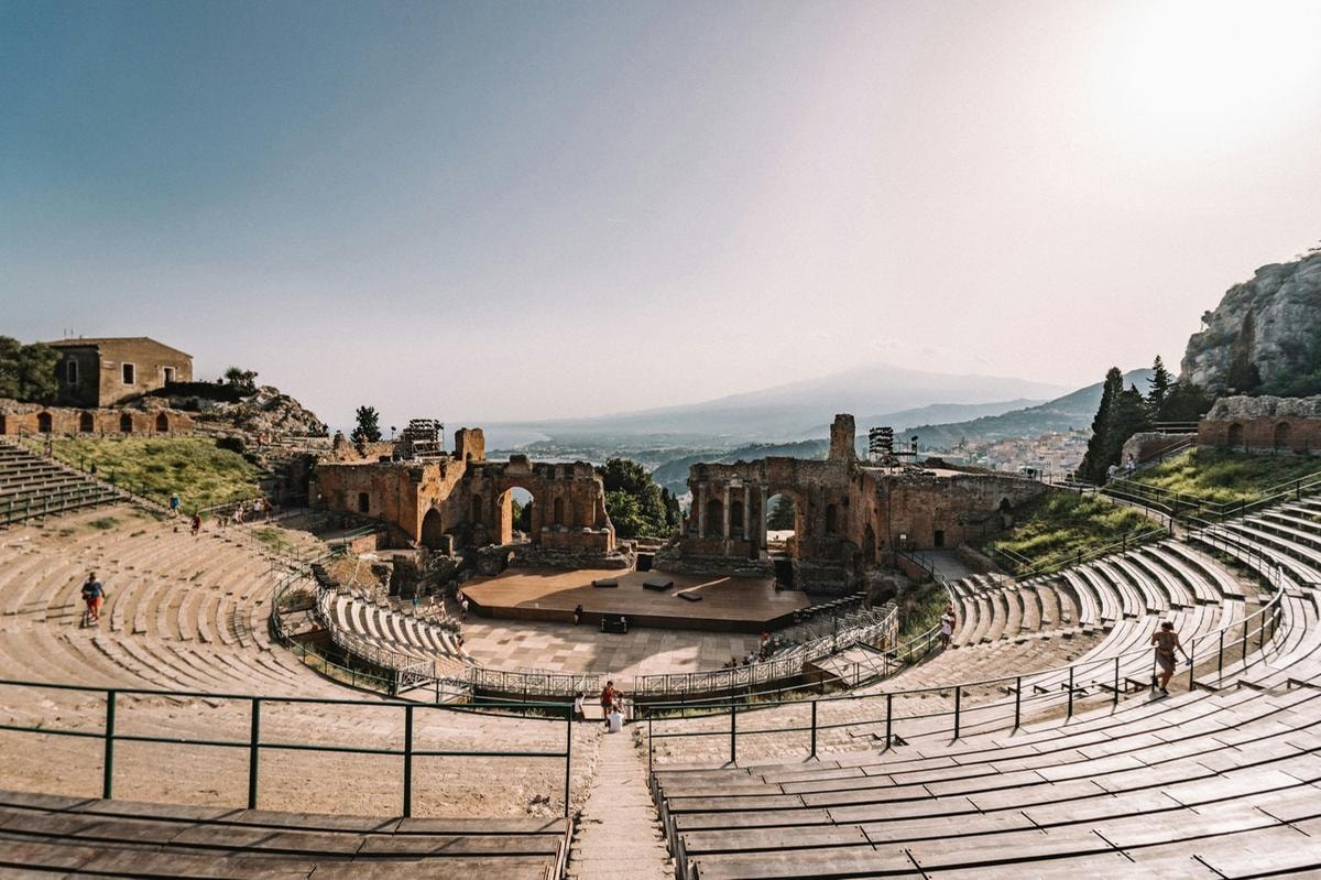 Taormina sotto i riflettori dopo il viaggio di nozze di Bezos e Sánchez