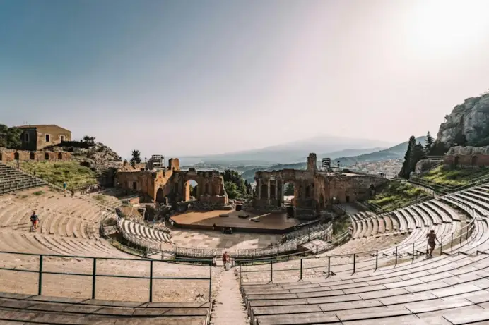 Taormina sotto i riflettori dopo il viaggio di nozze di Bezos e Sánchez
