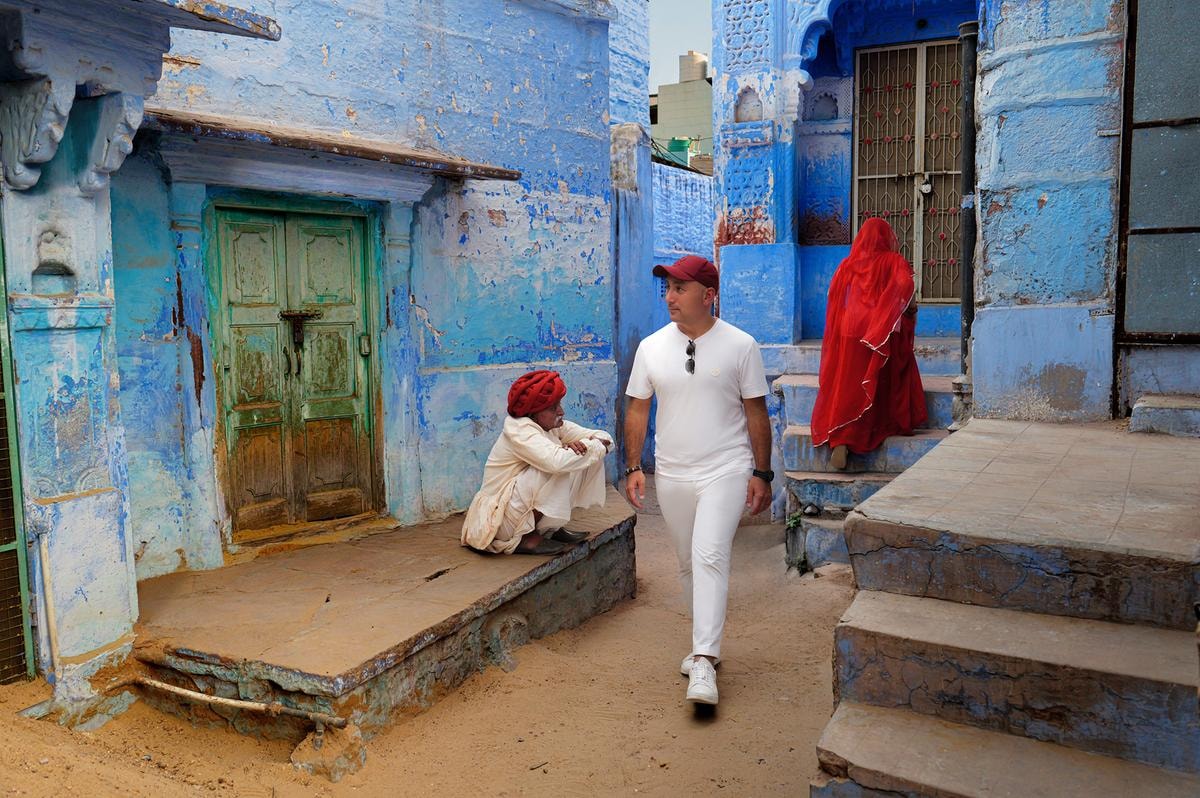 Filippo Ricci, direttore creativo di Stefano Ricco, ritratto da Steve McCurry in Rajasthan.