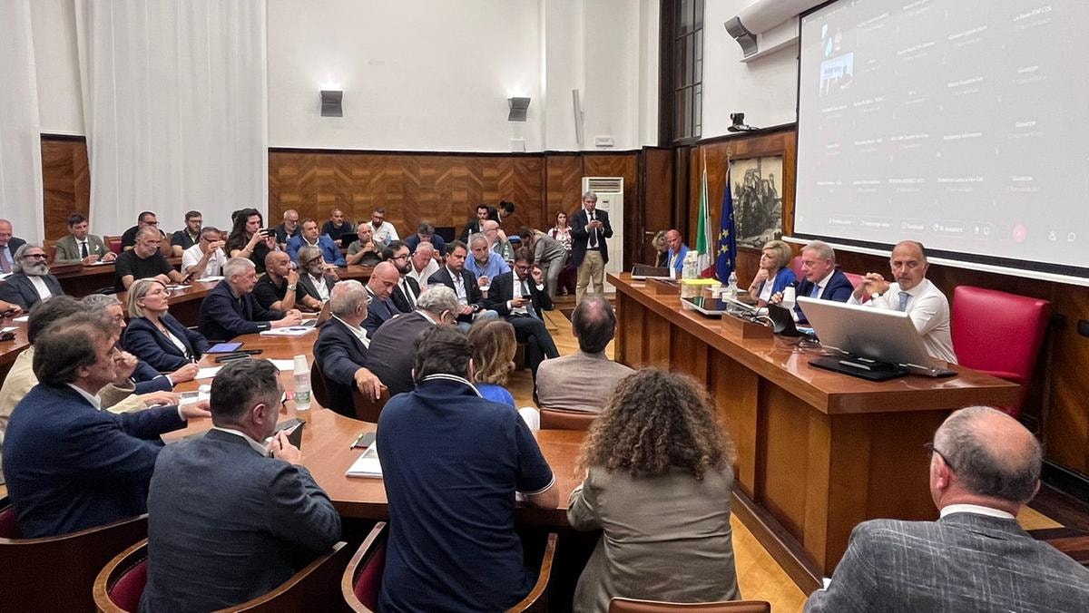 Tavolo al Mimit sull'ex Ilva