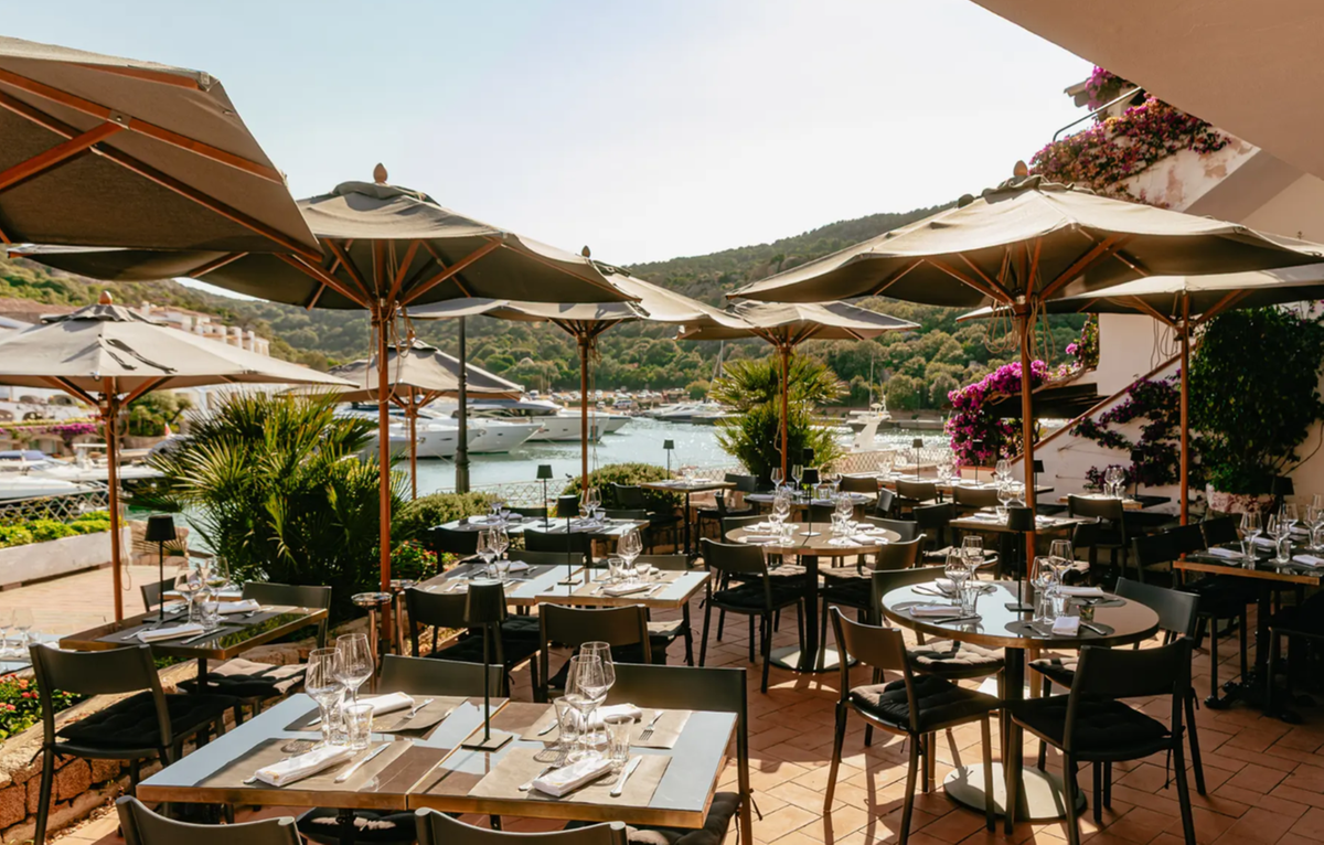 Poltu Quatu, il porto nascosto della Sardegna è il place to be di quest’estate