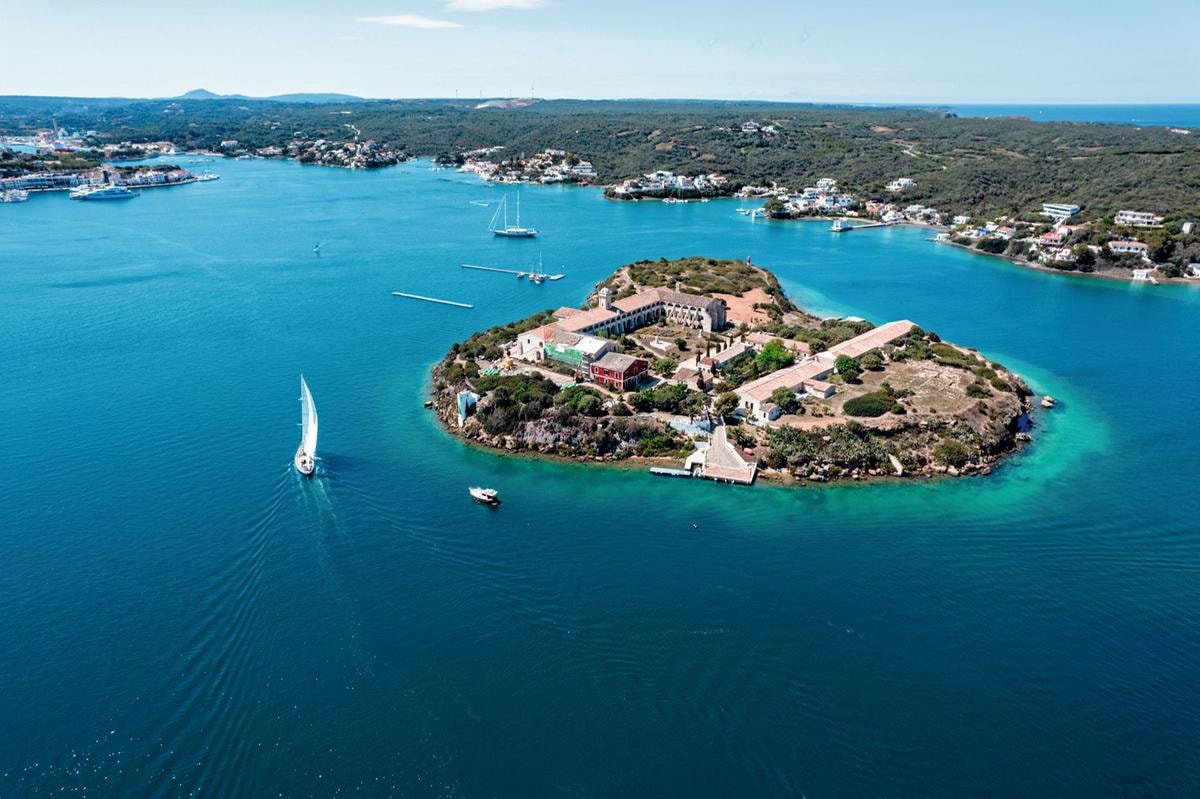 Per vacanze a regola d’arte, sei località di mare che si trasformano in musei a cielo aperto