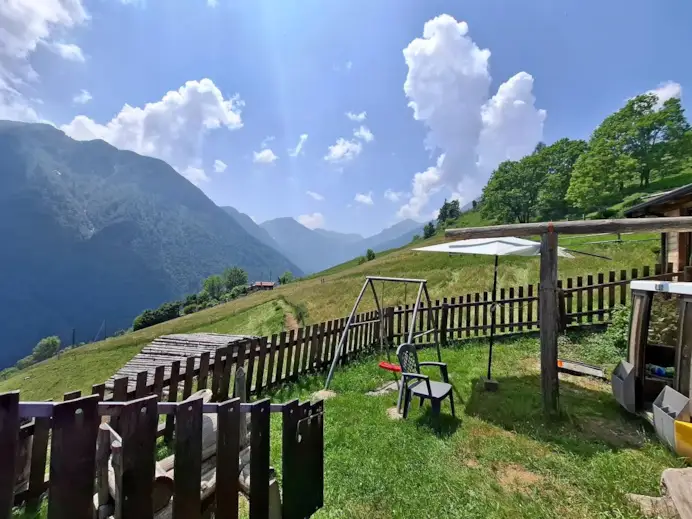 Design, comfort e agilità: la Mercedes CLE 300 4Matic conquista le strade di montagna