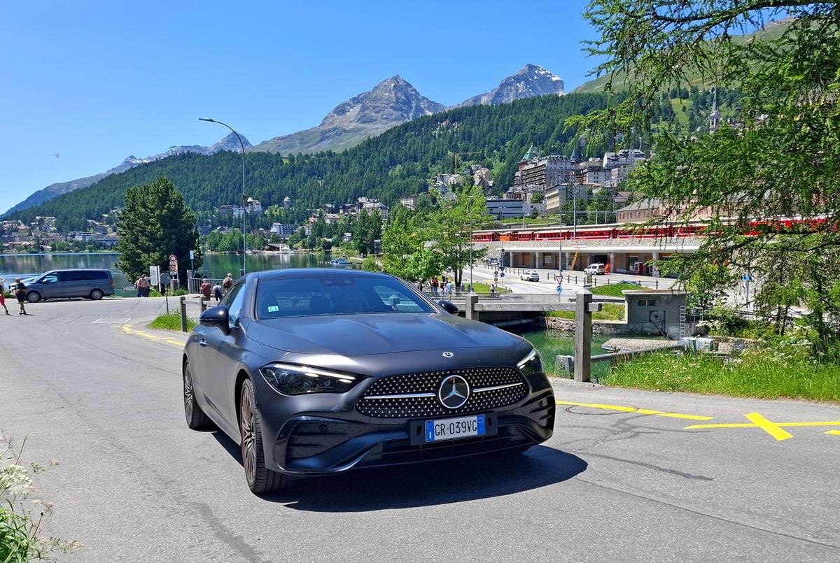Design, comfort e agilità: la Mercedes CLE 300 4Matic conquista le strade di montagna