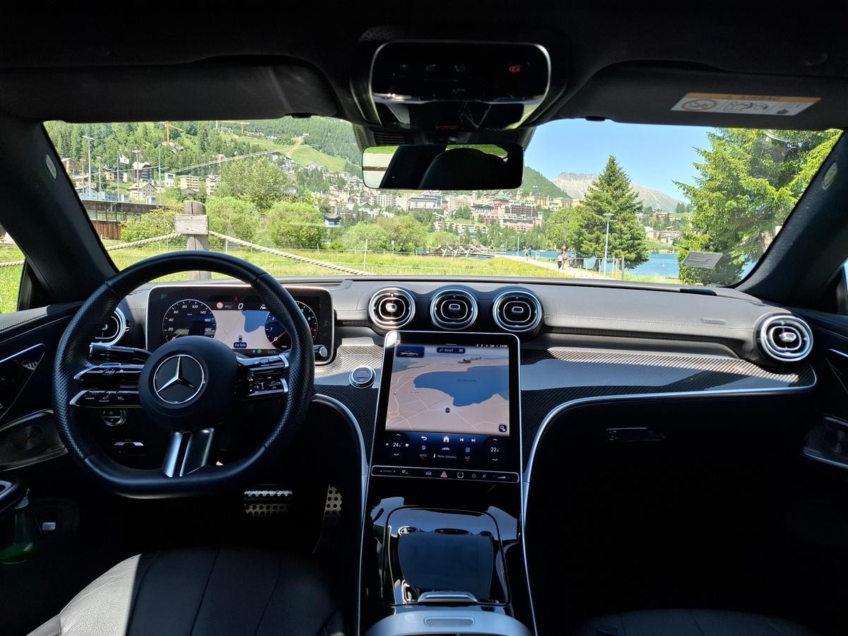 Design, comfort e agilità: la Mercedes CLE 300 4Matic conquista le strade di montagna