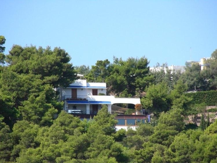Venduta la villa di Lucio Dalla alle Isole Tremiti. Prezzo top secret, ma non le polemiche