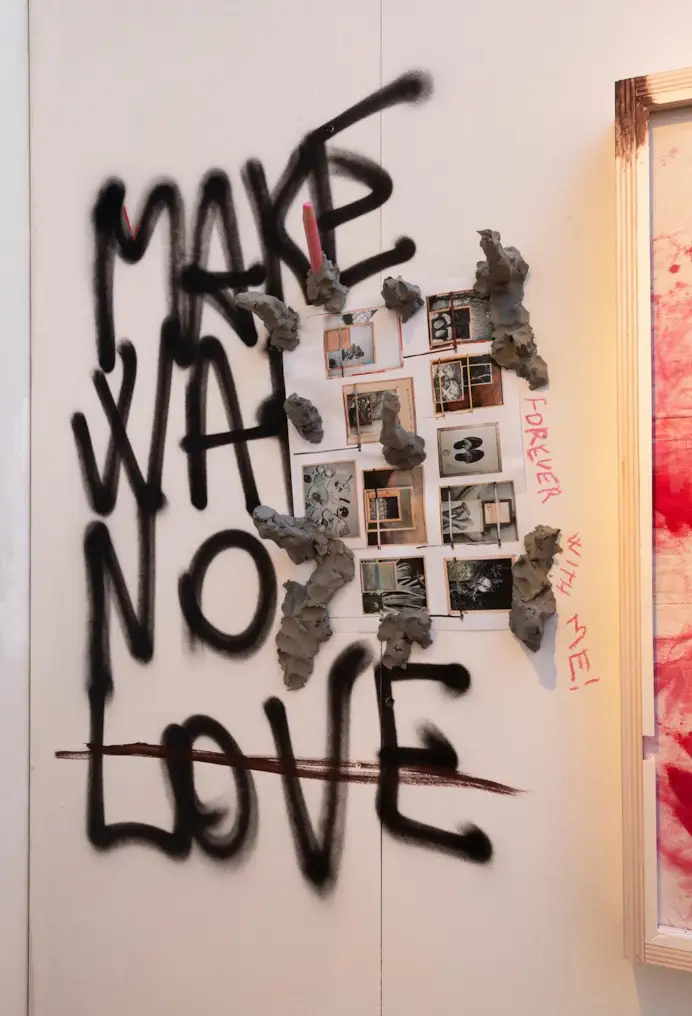 Benassi, l’artista punk con il cuore di un orso