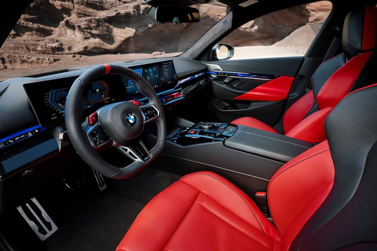 Dal garage al guardaroba: quando la Bmw M5 Touring incontra il mocassino perfetto