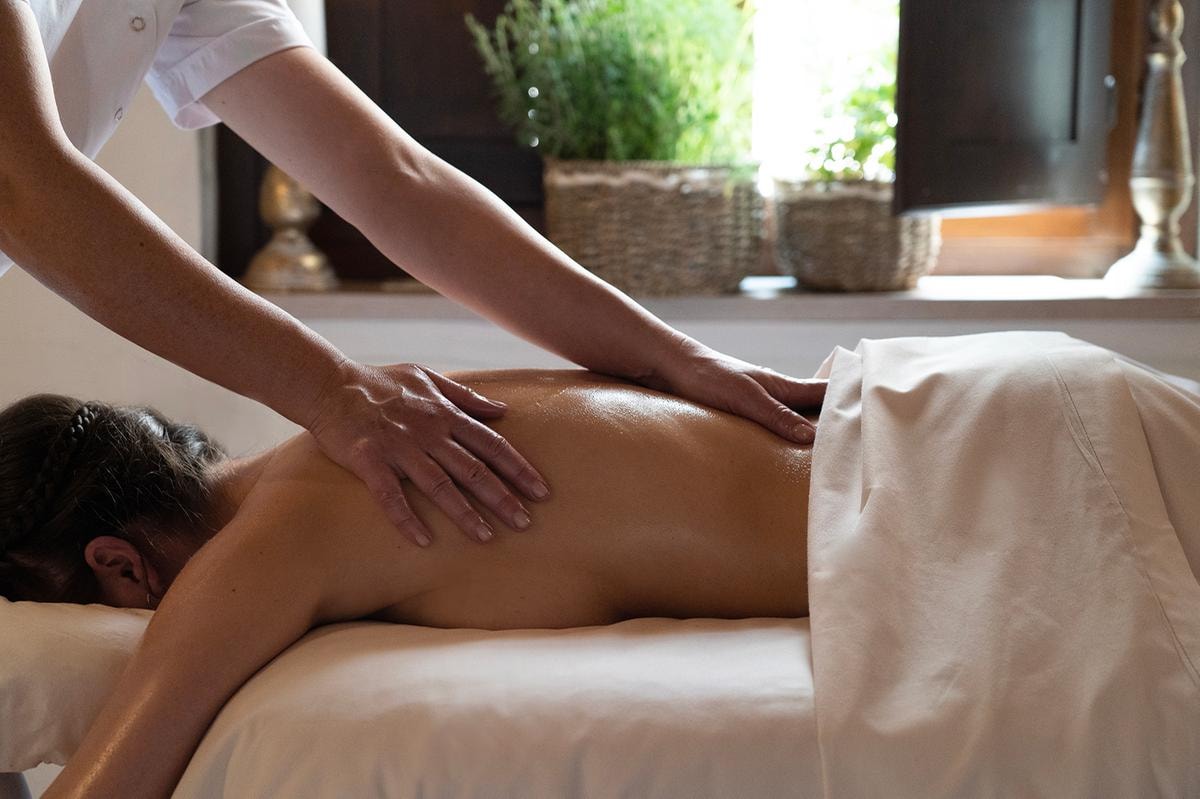 Castel Monastero e Biologique Recherche: dove la skincare diventa un gesto di consapevolezza