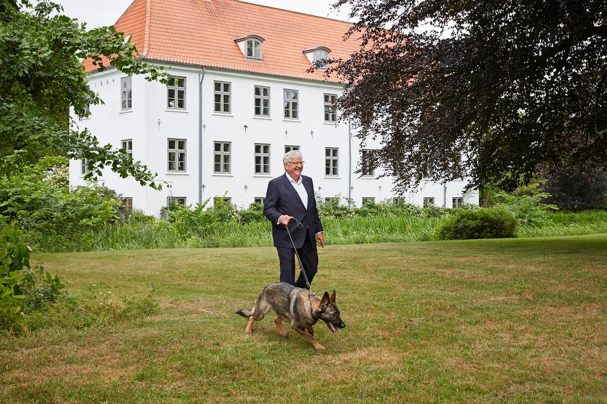Carl Hansen & Søn: il futuro del design danese è scritto a mano in una sedia
