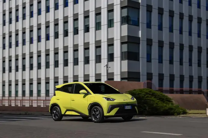 Byd Dolphin Surf: la compatta elettrica per tutti che rivoluziona la città