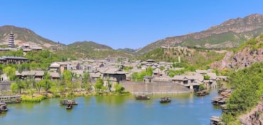 Ai piedi della Muraglia, la vera attrazione del sito è Simatai Great WallAi piedi della Muraglia, la vera attrazione del sito è Simatai Great WallAi piedi della Muraglia, la vera attrazione del sito è Simatai Great Wall