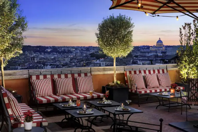 Dormire all’aperto tra lenzula di lino sotto le stelle a Roma. La nuova esperienza luxury di Rocco Forte Hotels