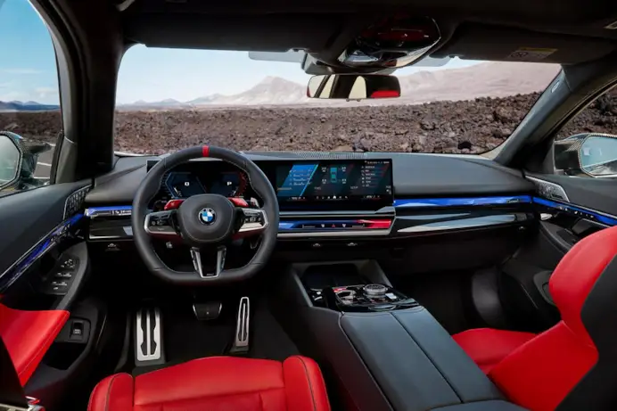 Nuova Bmw M5 G90: 727 cavalli di potenza ibrida per la regina delle berline sportive