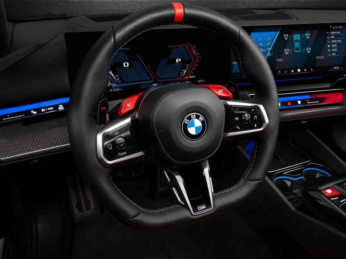 Nuova Bmw M5 G90: 727 cavalli di potenza ibrida per la regina delle berline sportive