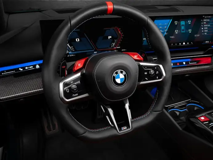 Nuova Bmw M5 G90: 727 cavalli di potenza ibrida per la regina delle berline sportive