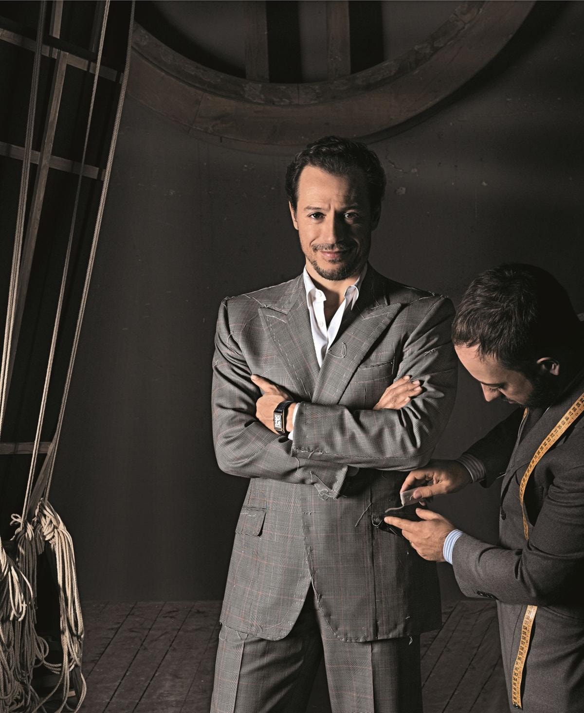 Stefano Accorsi, con il sarto romano Marco Gallo, fotografato dal Marco Glaviano. Questa foto è stata una delle copertine di Gentleman nel 2015.