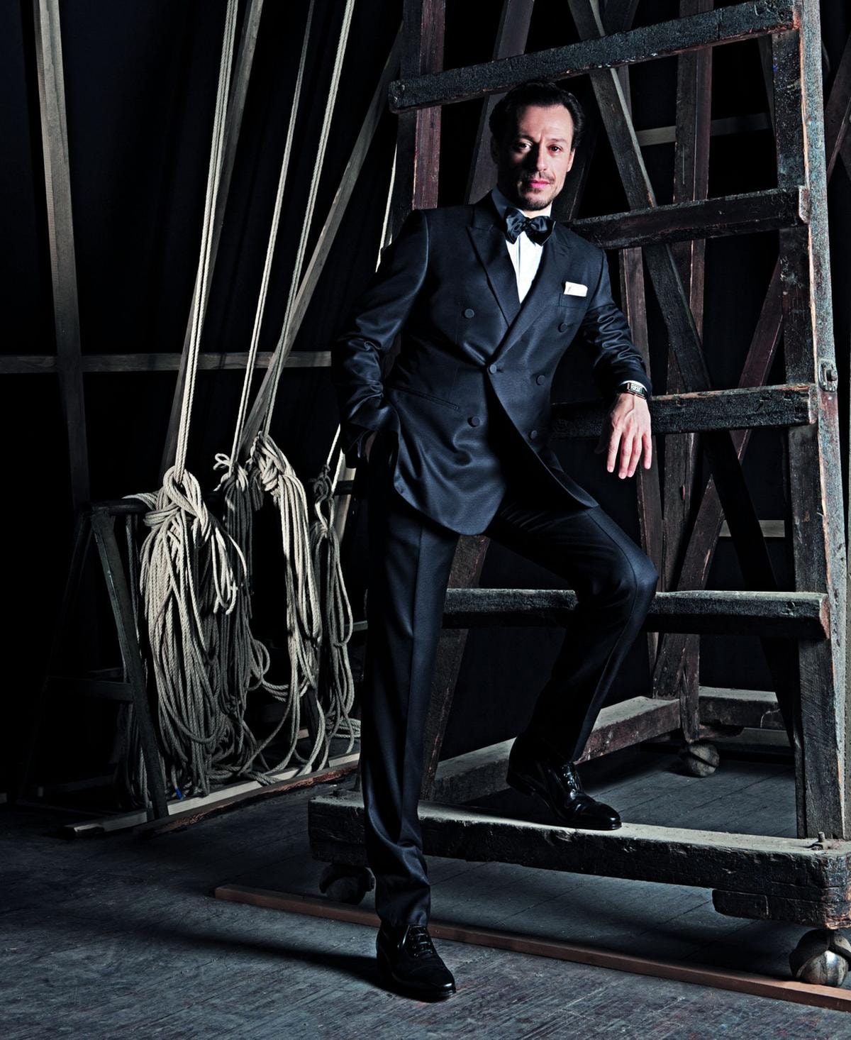Stefano Accorsi fotografato in esclusiva per Gentleman, da Marco Glaviano.