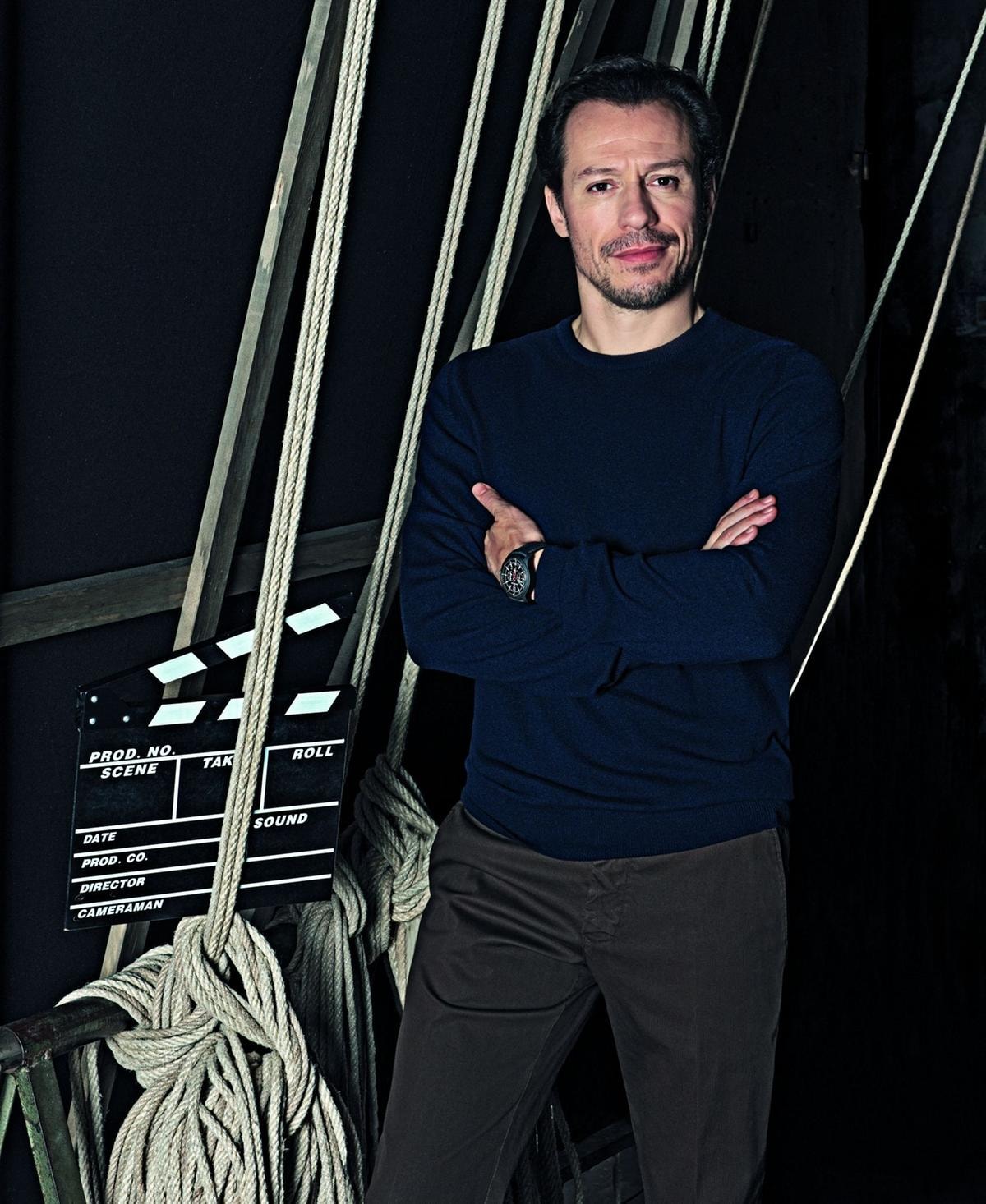 Stefano Accorsi fotografato in esclusiva per Gentleman, da Marco Glaviano, al Teatro della Pergola, nel 2015.