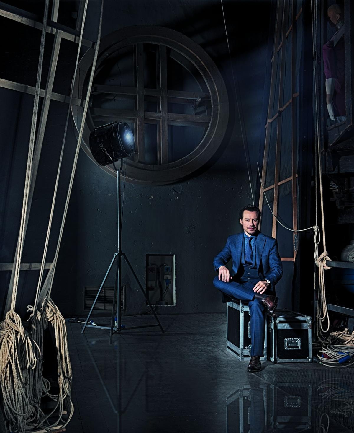 Stefano Accorsi fotografato in esclusiva per Gentleman, da Marco Glaviano, al Teatro della Pergola, nel 2015.