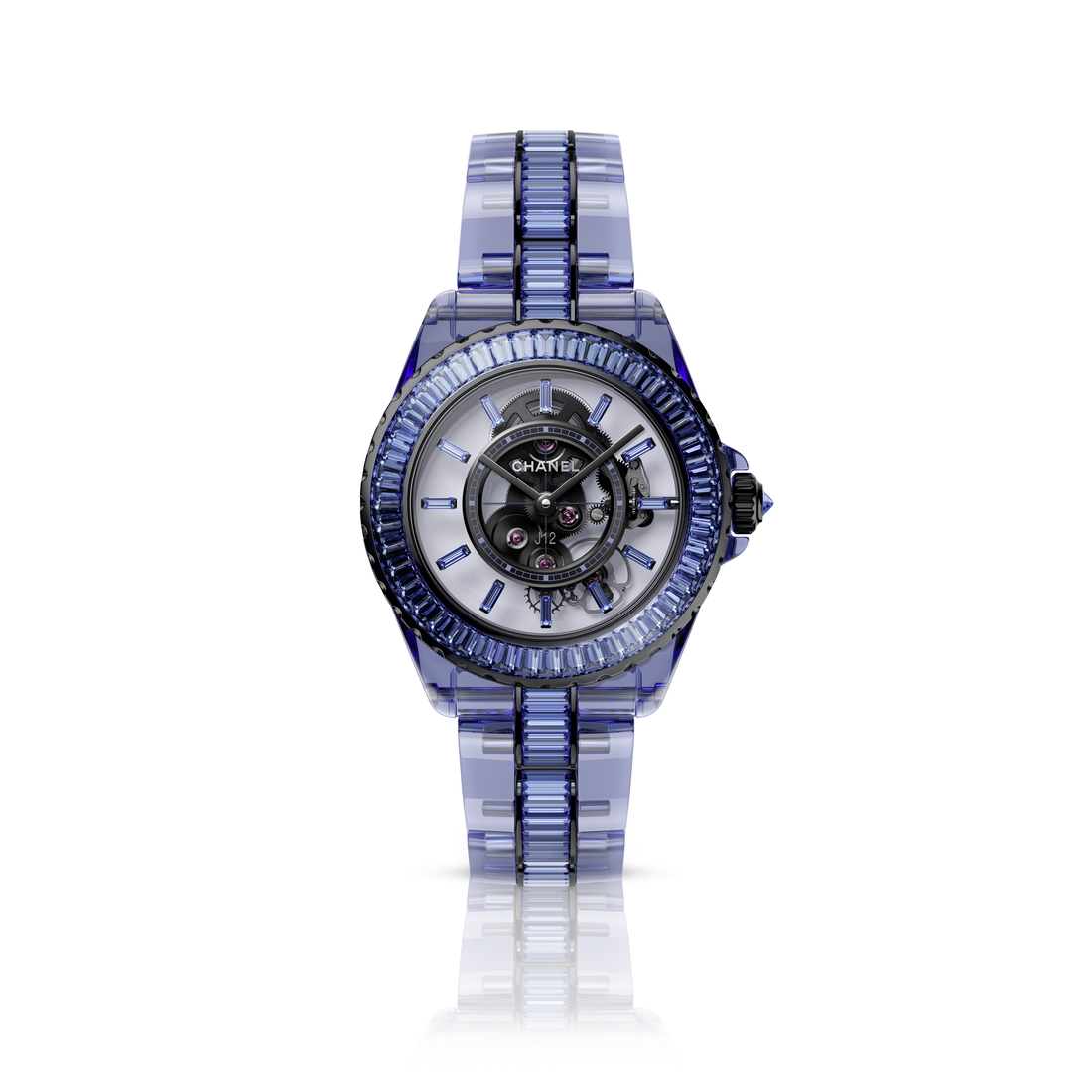 A 25 anni, l’orologio J12 di Chanel, ispirato al mondo delle vele, cambia abito. Anzi, ceramica