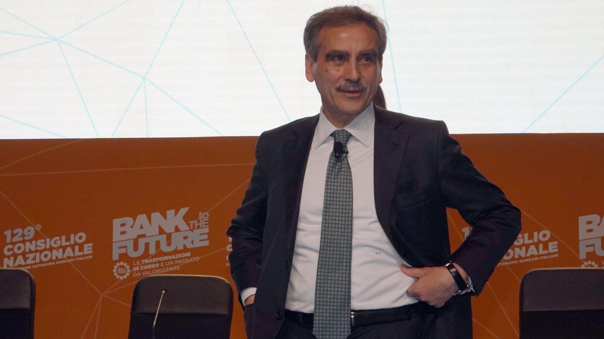 Mps, 2,8 miliardi di capitale in eccesso. Può servire anche per il rilancio su Mediobanca. Lovaglio: su Banca Generali aspettiamo il Leone