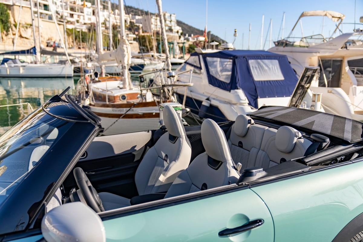 La nuova Mini Cooper Cabrio: l’icona britannica che non smette di sorprendere