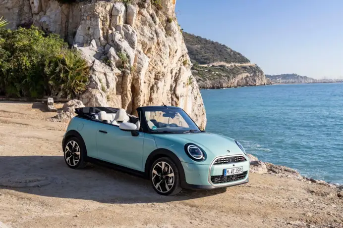 La nuova Mini Cooper Cabrio: l’icona britannica che non smette di sorprendere