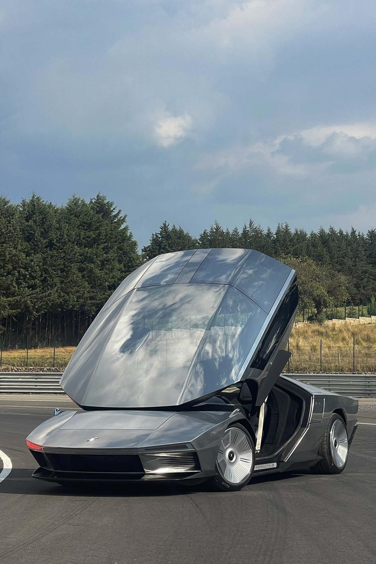 Ritorno al futuro al volante del pezzo unico GFG Style Peralta S