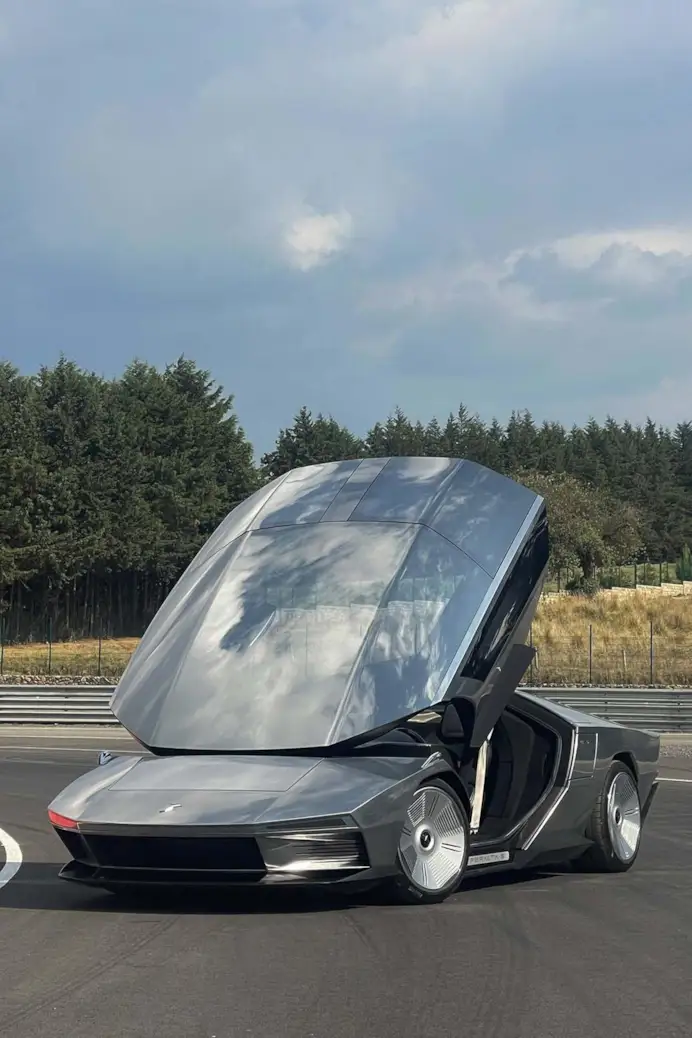 Ritorno al futuro al volante del pezzo unico GFG Style Peralta S