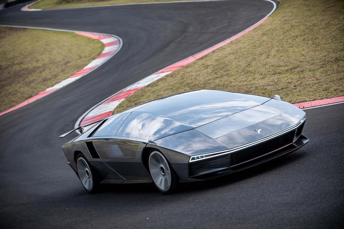 Ritorno al futuro al volante del pezzo unico GFG Style Peralta S