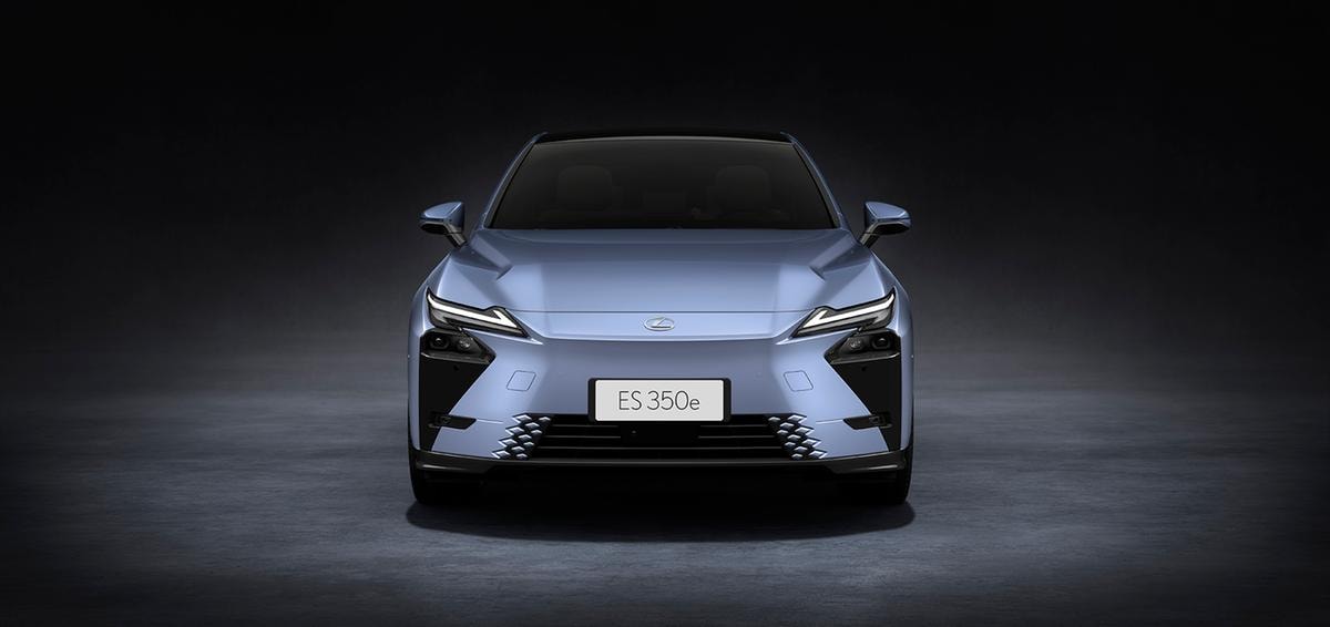 La Lexus ES350E.