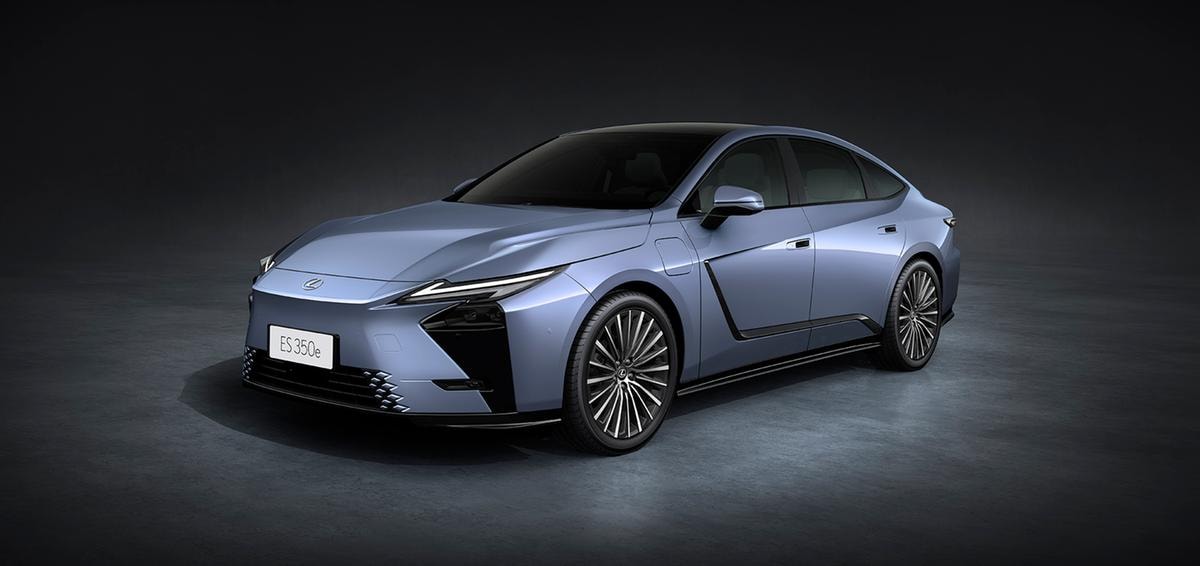 Lexus ES350E.