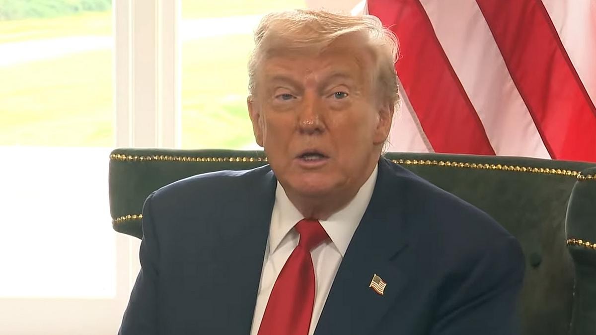 Trump punisce l’India: dazi al 50% perché compra il petrolio russo. E mette nei guai Apple