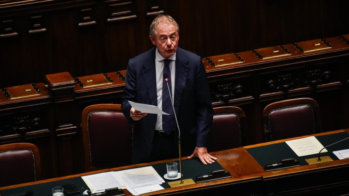 Iveco, il ministro Urso apre all’uso del golden power se necessario