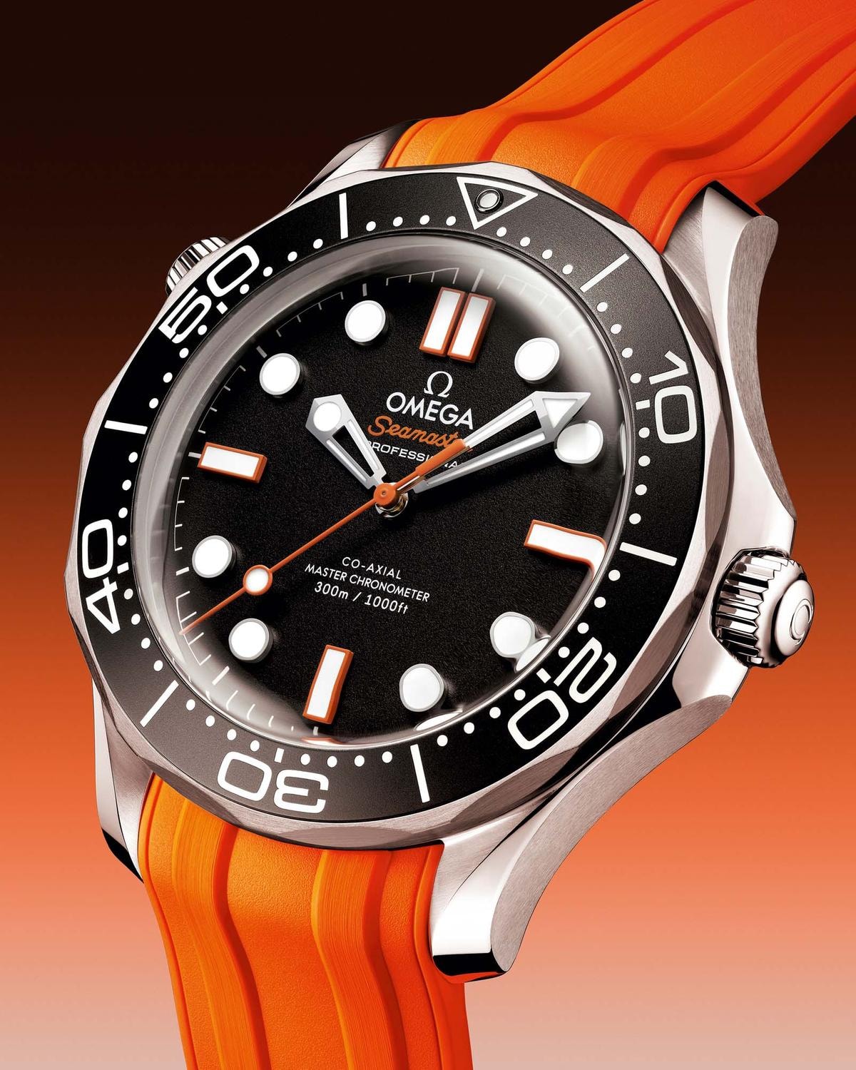Il mare si tinge di arancione con il Seamaster Diver 300M di Omega 