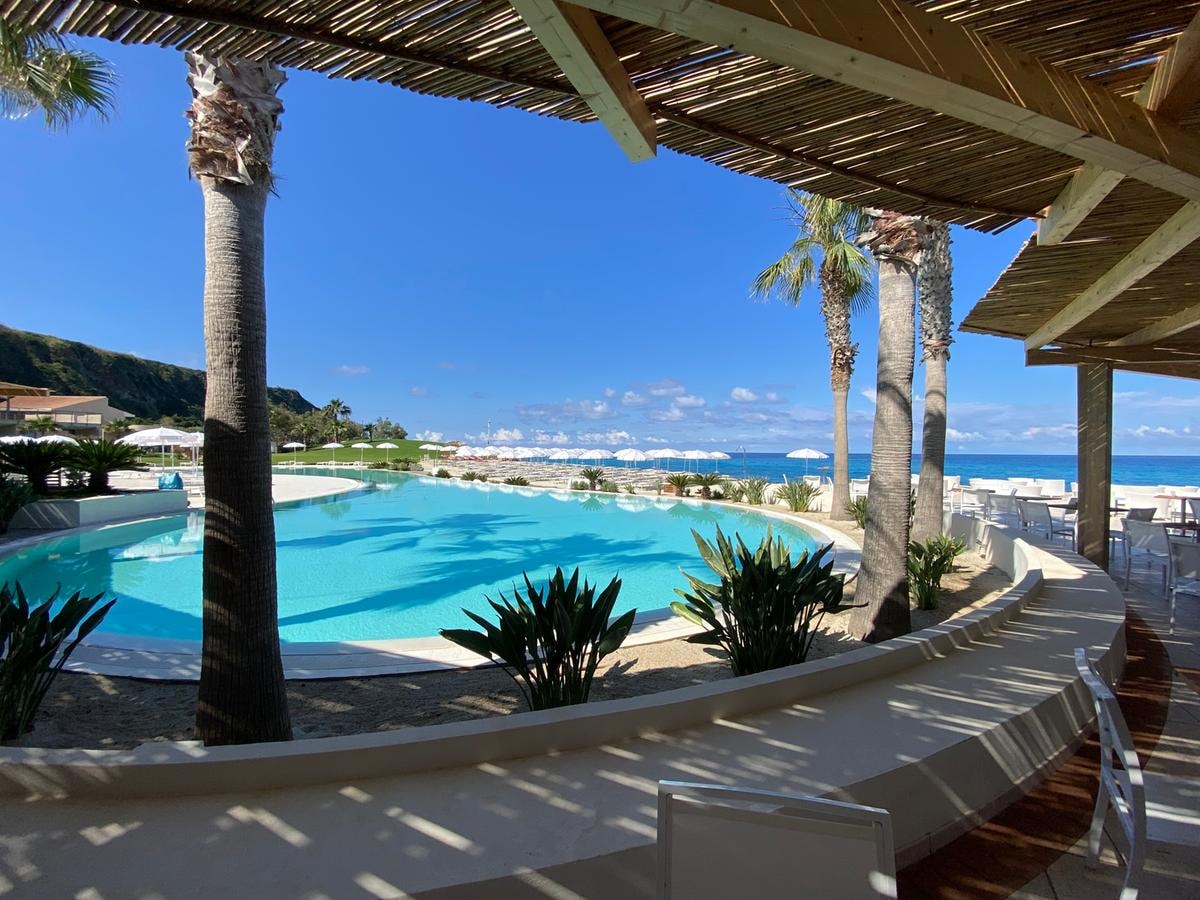 Calabria segreta: i 3 resort più belli sulla Costa degli Dei che sembrano usciti da un mito