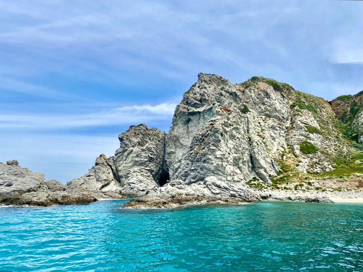 Calabria segreta: i 3 resort più belli sulla Costa degli Dei che sembrano usciti da un mito