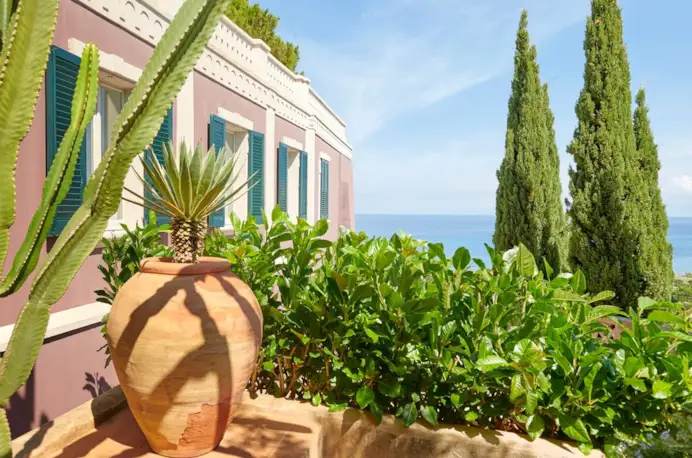 Calabria segreta: i 3 resort più belli sulla Costa degli Dei che sembrano usciti da un mito