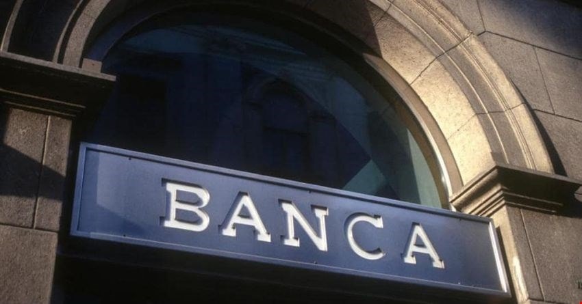 Banche italiane: giù il margine d’interesse, ma le commissioni record spingono utili e ricavi
