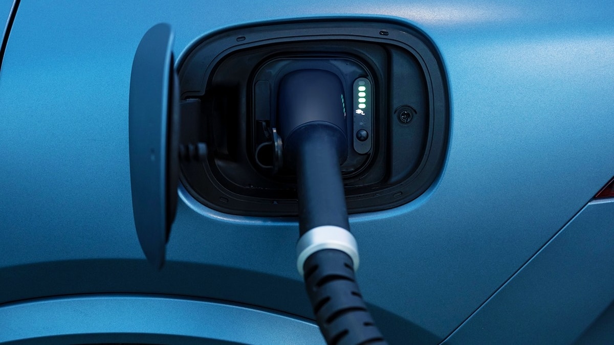 Auto elettriche, il mercato globale cresce del 27% nei primi sette mesi del 2025. Ma luglio rallenta (+21%)