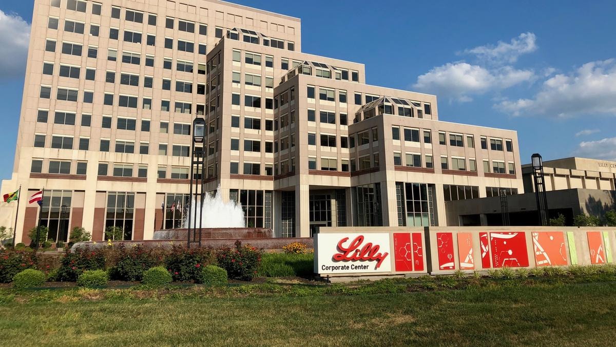 Eli Lilly, il ceo David Ricks compra 1 milione di dollari di azioni. La società finisce sotto accusa in Texas  