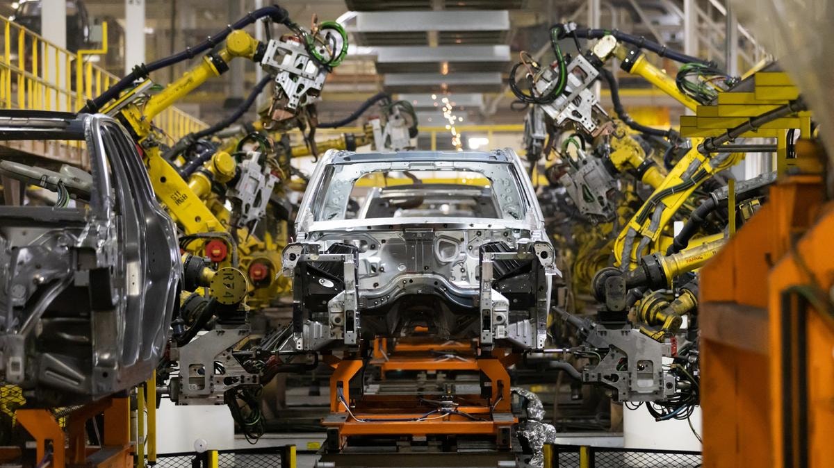 Stellantis frena la produzione di auto elettriche e ibride plug-in negli Usa: pesa la fine degli incentivi voluta da Trump