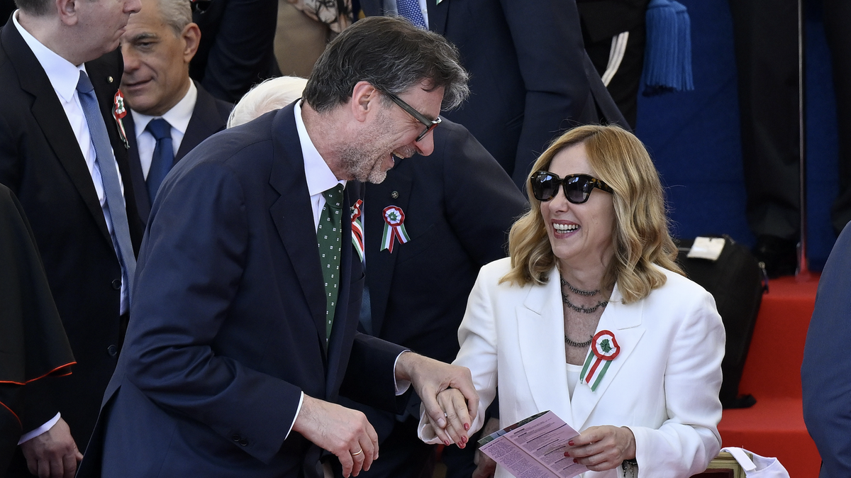Il ministro dell'Economia Giancarlo Giorgetti e la premier Giorgia Meloni